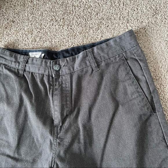 Volcom shorts - Picture 2 of 4
